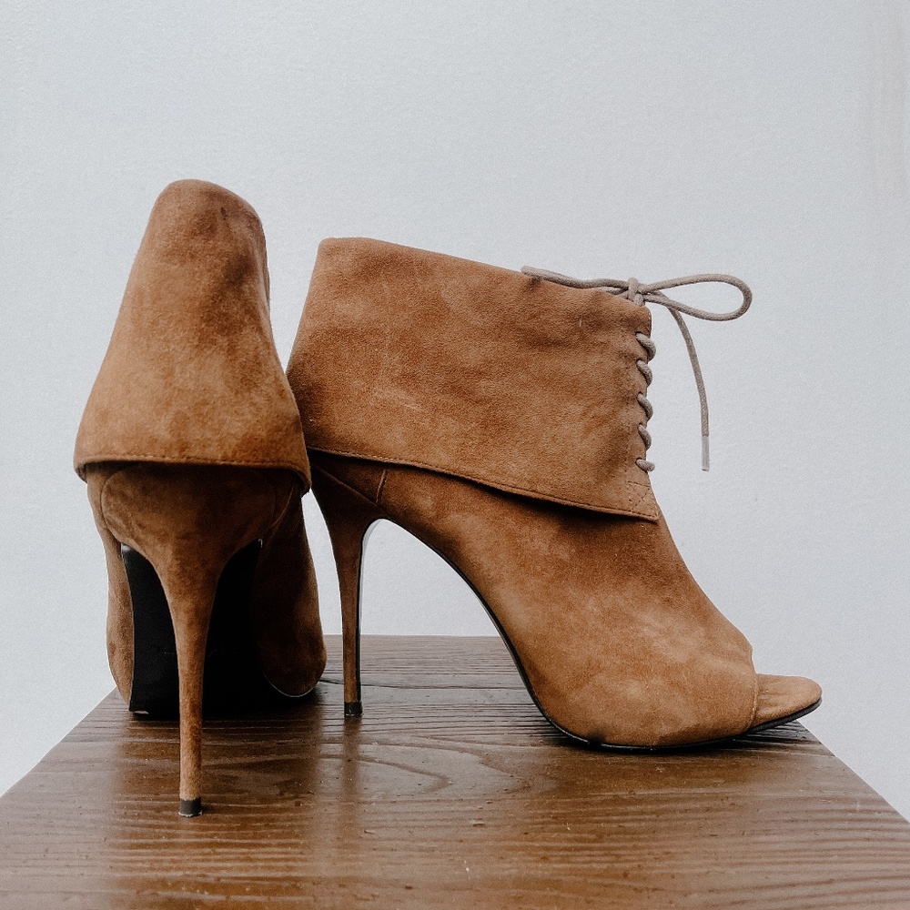 Elizabeth and James Lizzy Cognac stiletto Peeptoe Heel Suede Women's 10